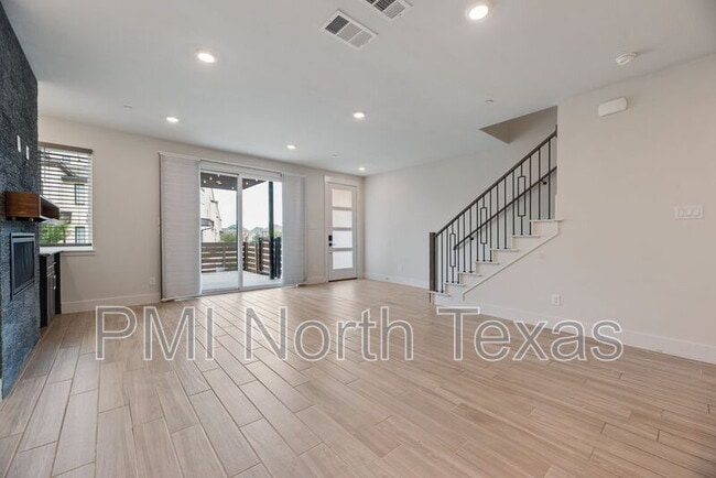 Foto del edificio - 770 Cavitt Ct