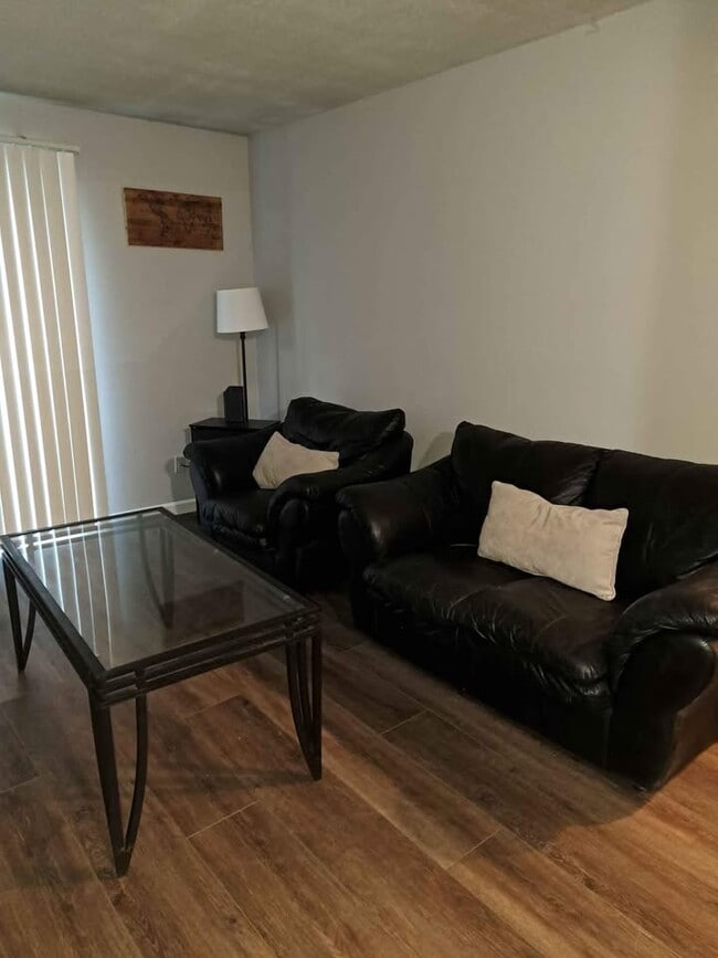 Now unfurnished - 189N Capitol Hill Dr