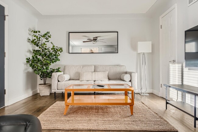 Foto del edificio - 3390 S Pearl St