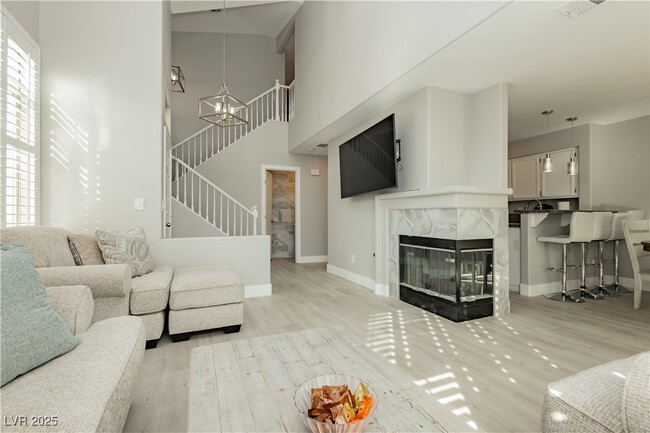 Foto del edificio - 2345 Cliffwood Dr
