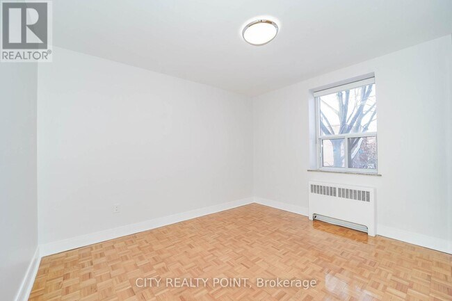 Photo du bâtiment - 1291 Bayview Ave