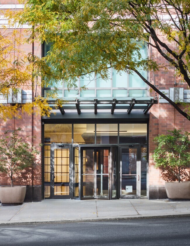 Foto del edificio - 500 W 56th St