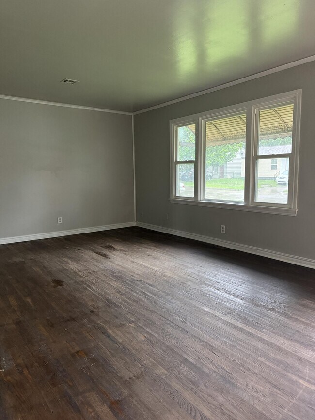 Foto del edificio - 6245 E Marshall St