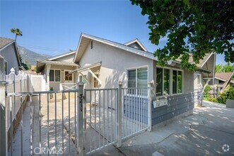 Building Photo - 3211 Fairesta St