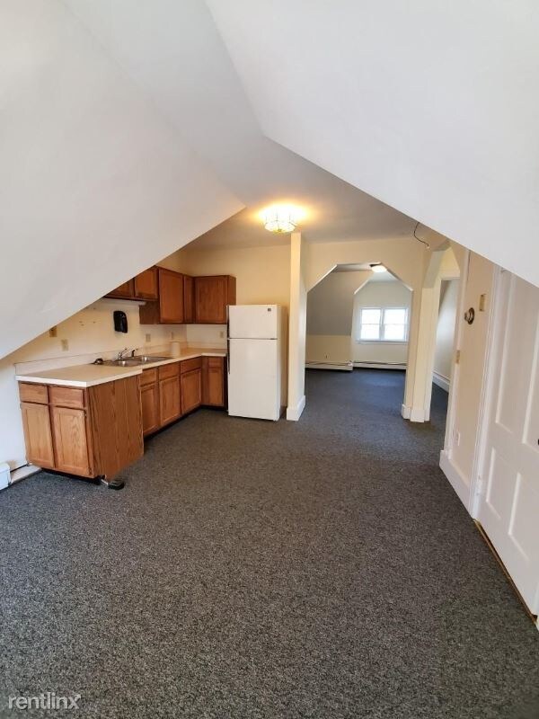 Building Photo - 2 br, 1 bath Apartment - 52 Cedar St 3 Unit 3