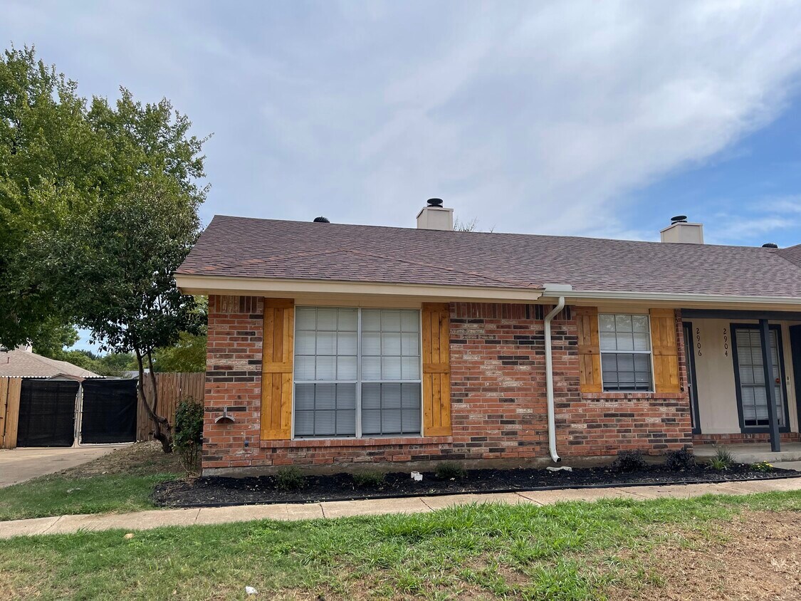 2904 Clover Ln, Euless, TX 76039 Townhome Rentals in Euless TX