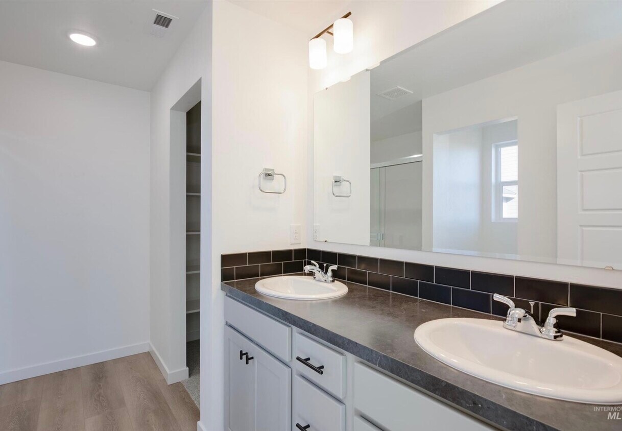 Foto del edificio - 7557 E Flyway St