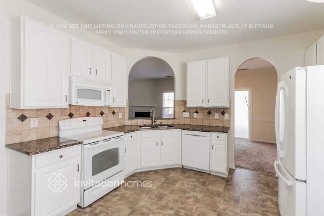 Building Photo - 6894 Fenwick Dr