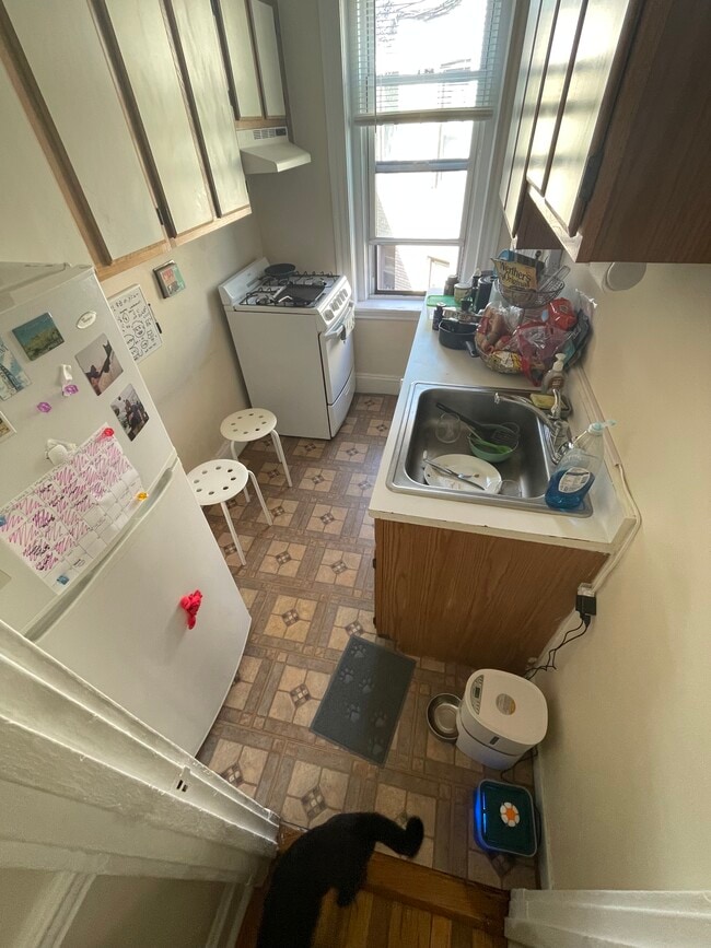 Building Photo - 390 Riverway