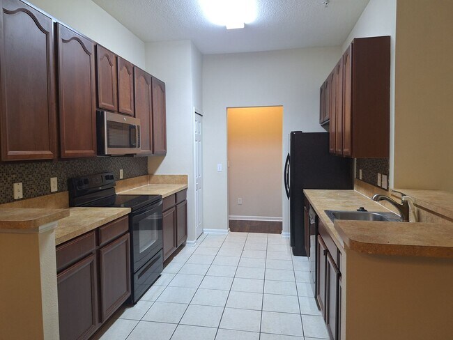 Building Photo - 7061 Snowy Canyon Dr