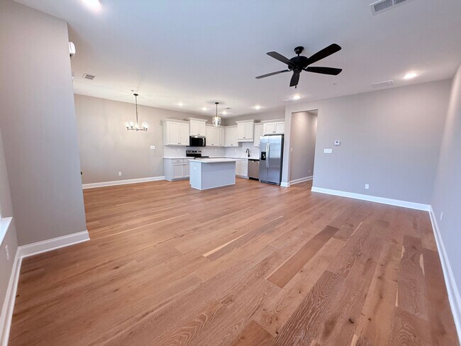 Building Photo - 731 Bolivar Dr