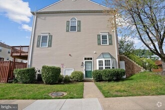 Building Photo - 1025 Simsbury Ct