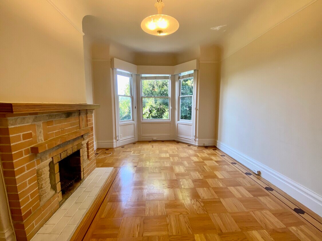 main photo - 457 Chestnut St