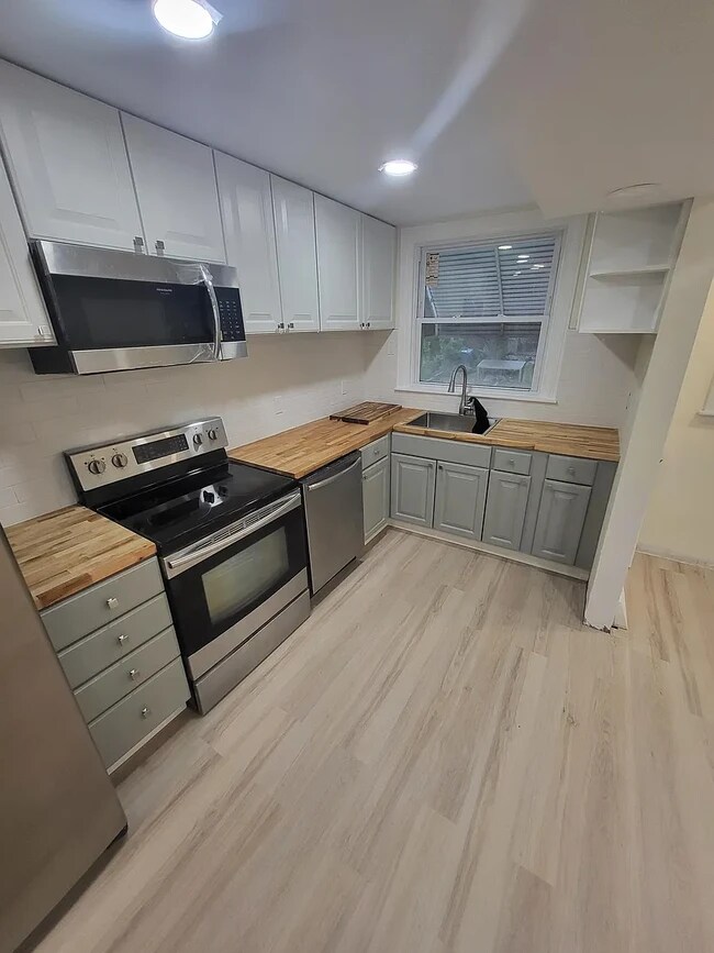 Foto del edificio - 8014 Williams Ave