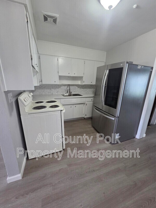 Foto del edificio - 1043 Pineview Pl