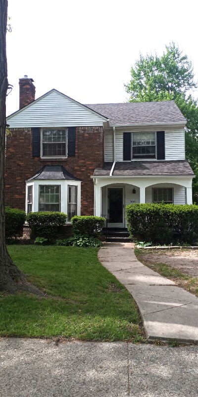 Primary Photo - 16731 Chandler Park Dr