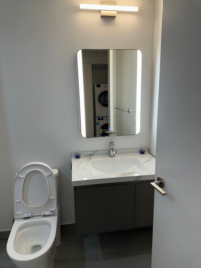 Building Photo - 9 Tecumseth St