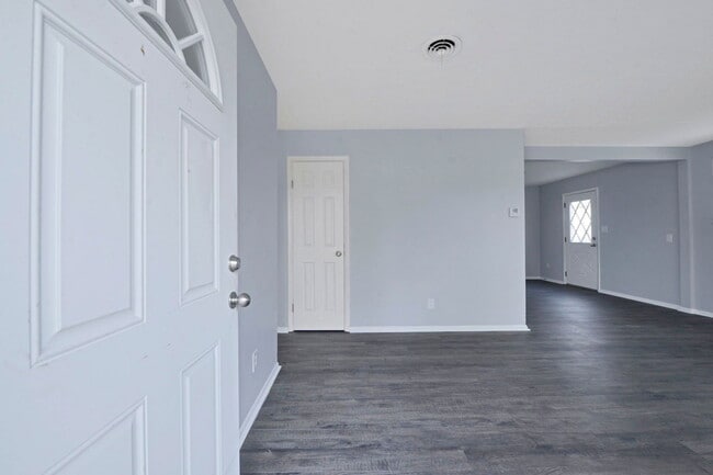 Building Photo - 2137 Toni St