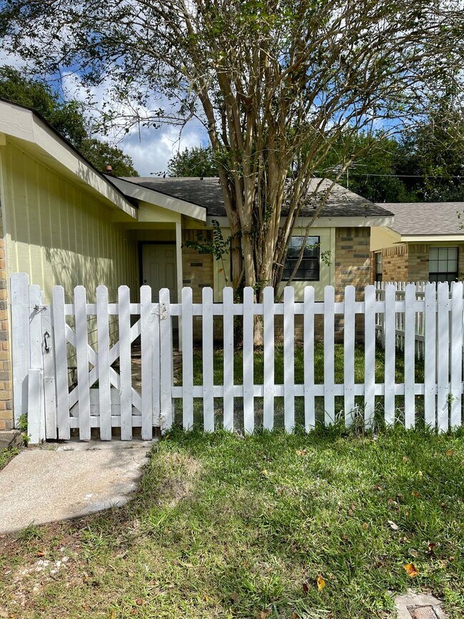 Foto del edificio - 3617/21 Curry Ln