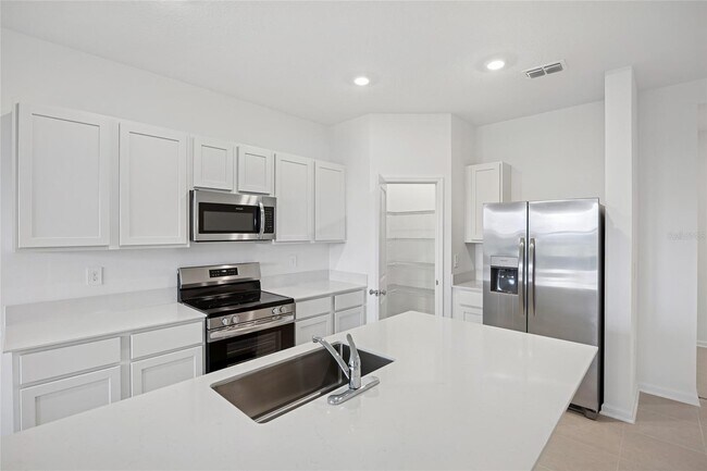 Building Photo - 3007 Maloof Dr