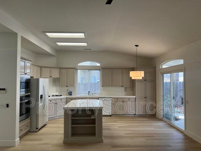 Building Photo - 4305 Veranda Way