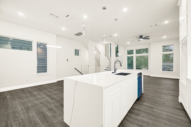 Foto del edificio - 6719 St Augustine St