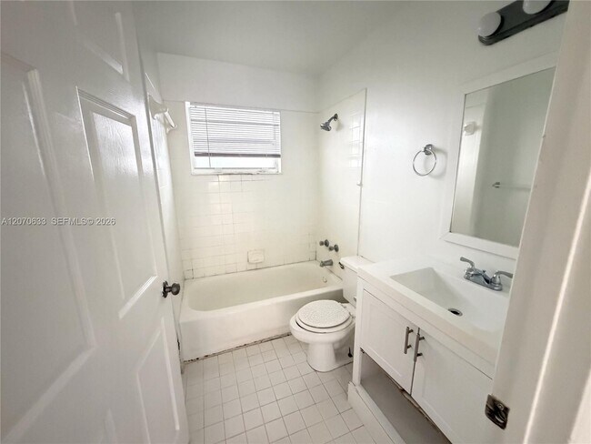 Building Photo - 2224 Pierce St