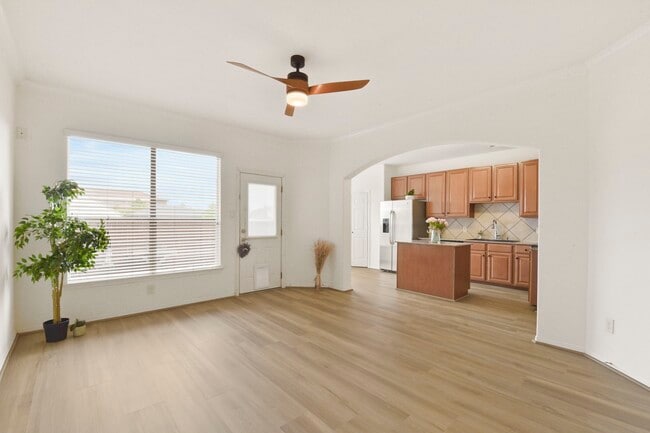 Building Photo - 20910 Sun Creek Dr
