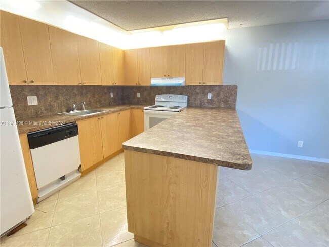 Foto del edificio - 254 San Remo Blvd