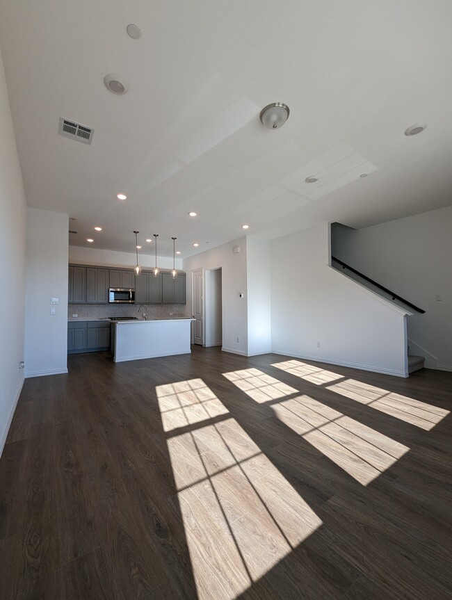 Spacious living room / kitchen - 2257 Adena Springs Dr