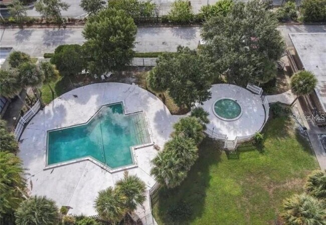 Foto del edificio - 7900 S Orange Blossom Trail