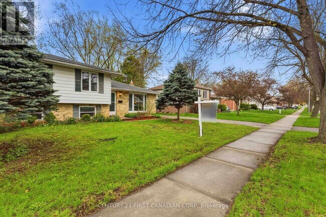 Photo du bâtiment - 1412 Stoneybrook Crescent