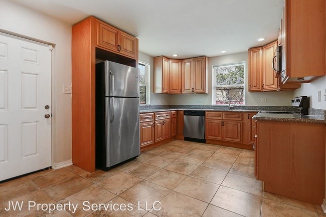 Building Photo - 2 br, 1 bath House - 1417 L B Landry Avenue