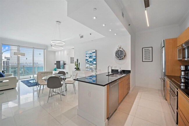 Building Photo - 950 Brickell Bay Dr