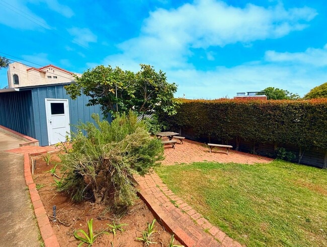 Building Photo - Welcome to your amazing coastal home above...