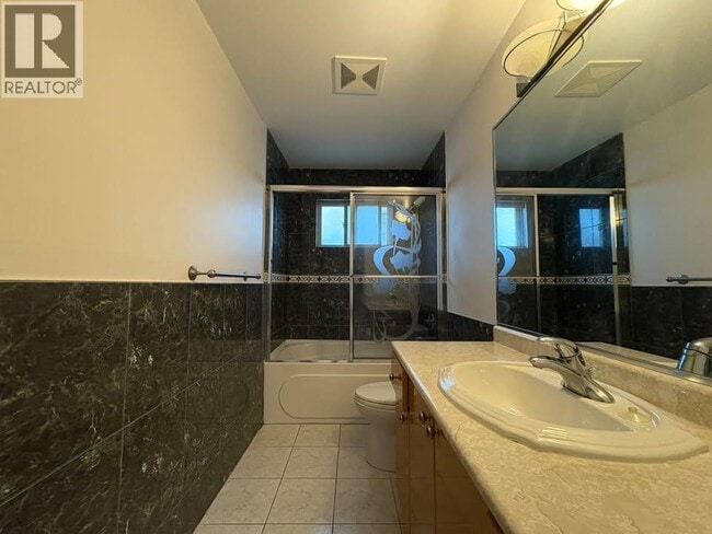 Building Photo - 4463-446A 46a St