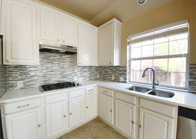 Building Photo - 3224 Heatherbrook Dr