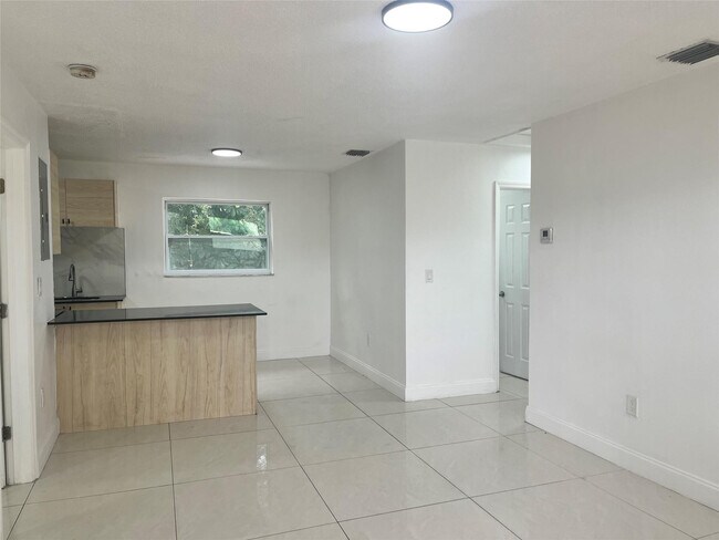 Foto del edificio - 1604 NW 24th Ct