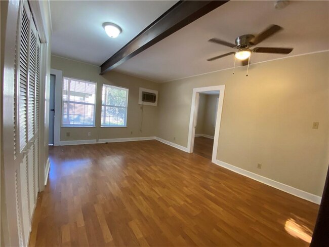 Building Photo - 805 E 47th St