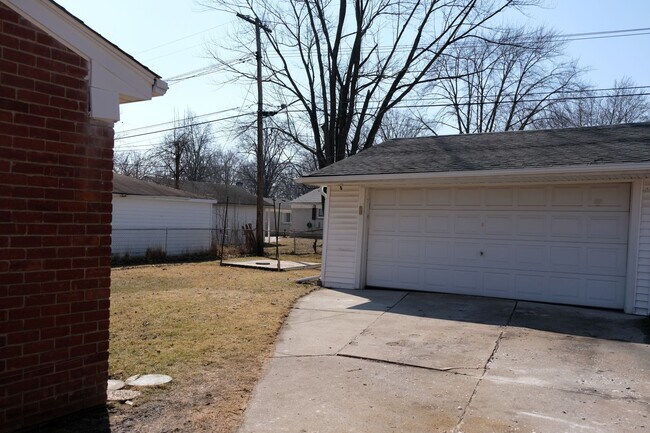 Building Photo - 28141 Brentwood St