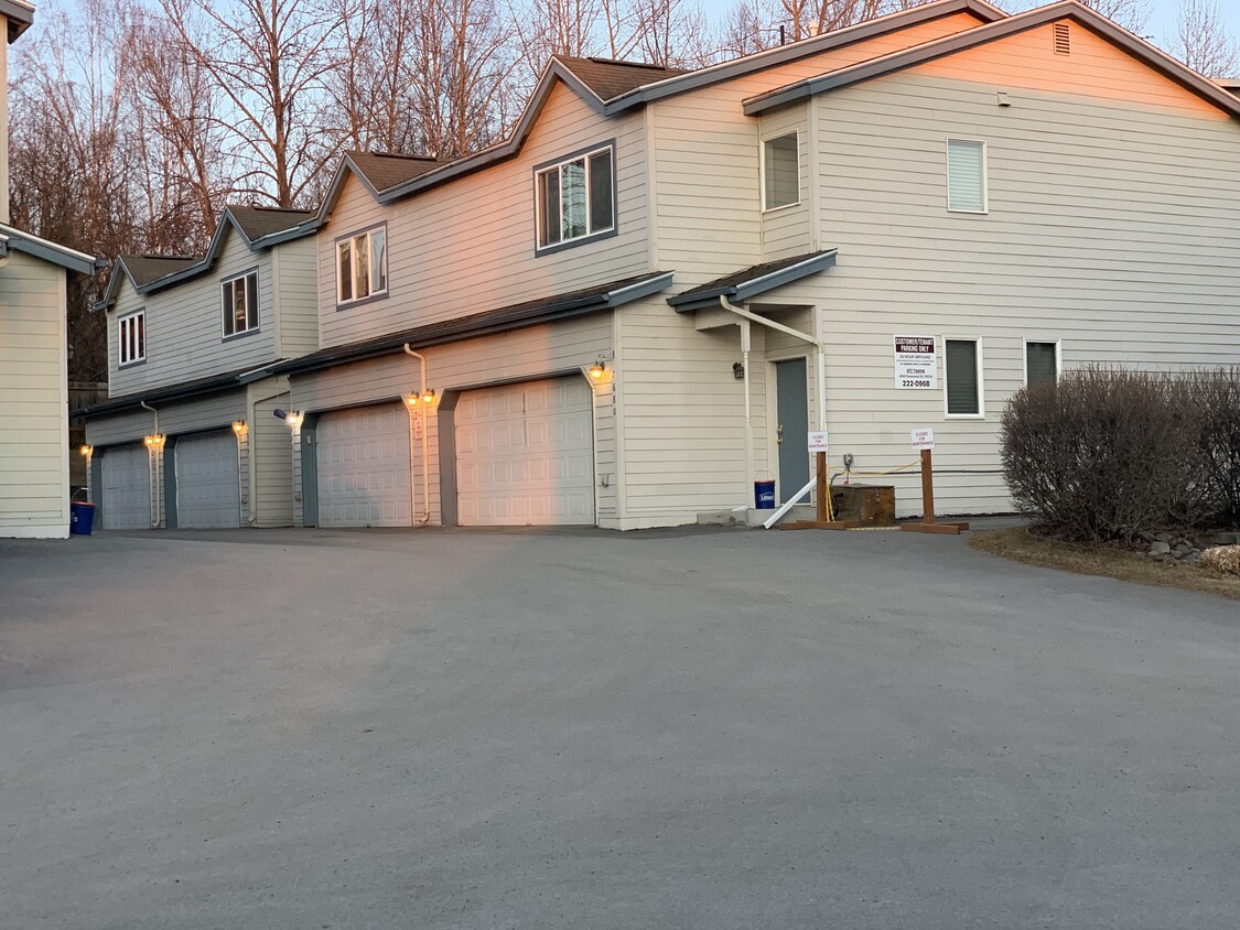 Foto principal - 7684 Boundary Ave