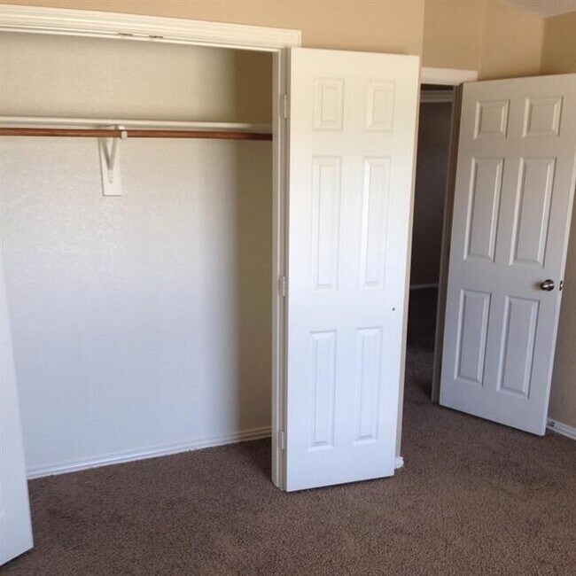 Building Photo - 909 Mesa Vista Dr