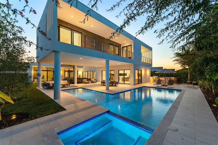 Photo - 16703 Botaniko Dr S