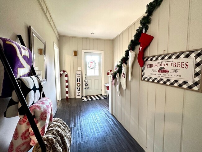 Foto del edificio - AVAILABLE JUNE - Updated 4 Bed 1 Bath