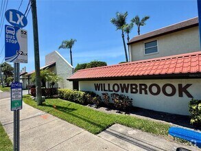 Building Photo - 1100 E Bay Dr