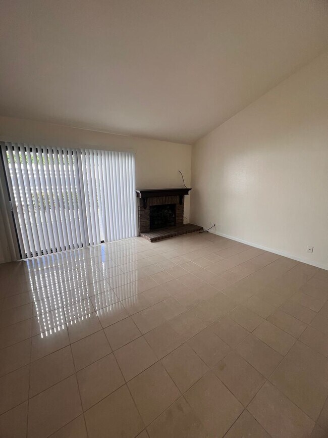 Foto del edificio - Camarillo - Single story, four bedroom, two bathroom home