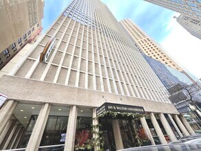 Building Photo - 100 E Walton Pl