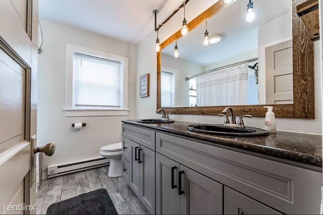 Building Photo - 2 br, 1 bath Townhome - 530 N Chestnut St