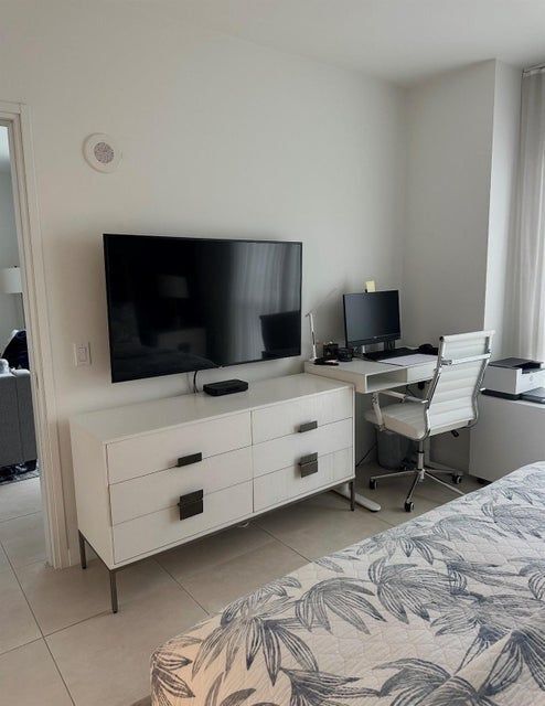 Foto del edificio - 401 N Birch Rd