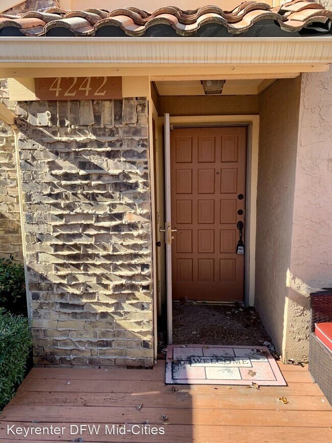 Building Photo - 2 br, 2 bath House - 4242 Madera Road